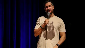 Afonso Padilha se apresenta em Maringá com o stand-up “Como Nossos Pais” 