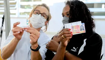 Vacinação continua apenas com aplicação de 2ª dose nesta segunda-feira (13) 