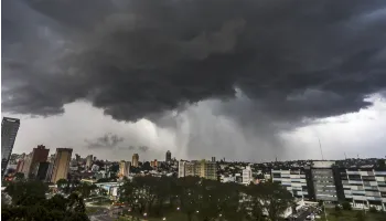 Paraná recebe alerta amarelo de tempestade 