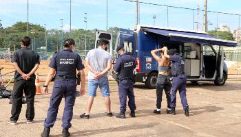 Operação “A Vila é Nossa” conscientiza pessoas e apreende drogas na Vila Olímpica 