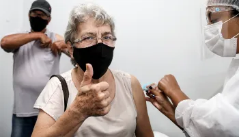 Vacina bivalente contra Covid-19 começa a ser aplicada em Maringá nesta quarta (1) 