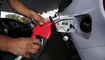 Gasolina, diesel e gás de cozinha ficam mais caros nas refinarias a partir desta terça-feira (6) 