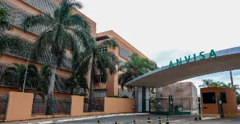 Anvisa determina recolhimento de lotes de antibióticos e soro fisiológico; entenda 