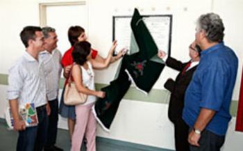 Requião inaugura obras na UEM e no Hospital Universitário Requião inaugura obras na UEM e no Hospital Universitário