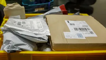 Correios alertam sobre golpe cobrando taxa para retirar encomenda 