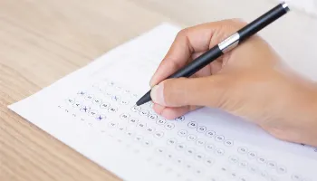 Confira os concursos públicos e PSSs com inscrições abertas no Paraná; salários chegam a R$ 30 mil 