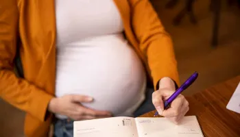Lei federal institui licença para mães e pais concluírem cursos acadêmicos 