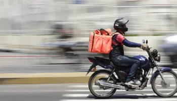Governo Federal vai fornecer crédito para entregadores investirem em motos sustentáveis 