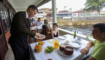 Setor de serviços do PR registra aumento de 8,5% no primeiro bimestre de 2024 