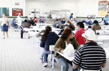 Restaurante Popular serviu 950 refeições no primeiro dia de atendimento ao público 
