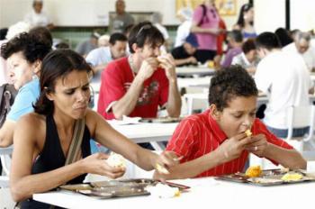 Restaurante Popular completa um mês servindo mil refeições por dia 