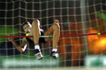 Atleta maringaense bate recorde no salto em altura feminino 