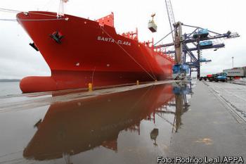 Porto de Paranaguá recebe maior navio a atracar na América do Sul 