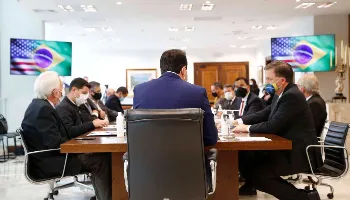 Paraná oficializa pedido para tornar Curitiba central de emissão de vistos para os EUA Paraná oficializa pedido para tornar Curitiba central de emissão de vistos para os EUA