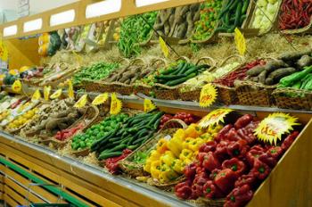 Festas de fim de ano e calor exigem cuidados especiais com a alimentação  