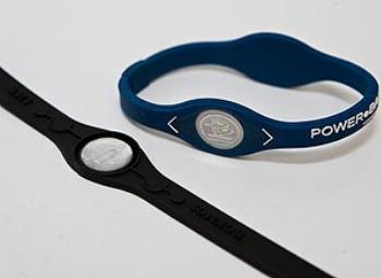Fabricante da pulseira Power Balance admite que produto não funciona 