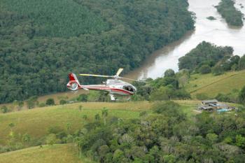 Paraná envia helicóptero para ajudar vítimas das chuvas no Rio de Janeiro 