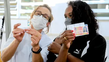 Vacinação contra a covid-19 é destinada ao público geral com idade entre 30 e 59 anos 