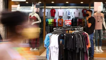 Taxa de desemprego recua para 13,7% mas cenário segue difícil, afirmam especialistas 