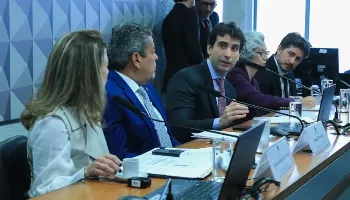 Brasileiros gastam até R$ 30 bilhões por mês com bets, de acordo com Banco Central 