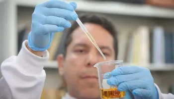 Crise do metanol completa um mês, com alerta para falsificação de bebidas Crise do metanol completa um mês, com alerta para falsificação de bebidas