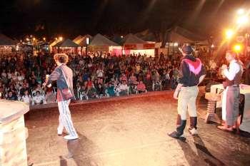 Festa da Canção prossegue oferecendo barracas gastronômicas, shows e artesanato 