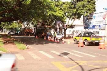 Inicia-se a obra para eliminar alagamento em esquina da Bento Munhoz da Rocha Neto 