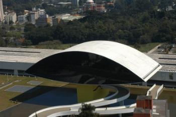 Museu Oscar Niemeyer exibe obras da 29ª Bienal de São Paulo 