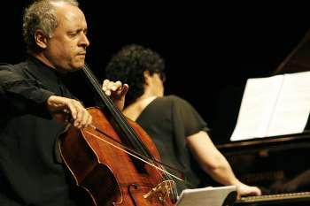 Maringá terá apresentação gratuita com Antonio Meneses e Celina Szvinski 