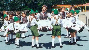 Começam os ensaios do grupo infantil de dança alemã 
