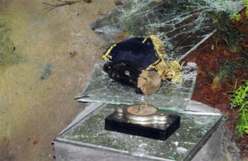 Vândalos quebraram imagem de Nossa Senhora no Parque do Ingá Vândalos quebraram imagem de Nossa Senhora no Parque do Ingá