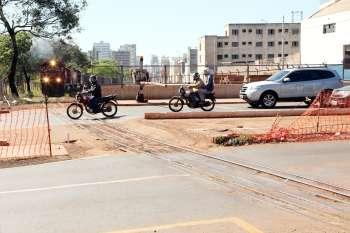 Cruzamento da 19 de Dezembro com ferrovia será fechado no feriado 