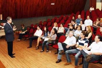 Prefeitura apresenta proposta de pesquisa acadêmica em assuntos de interesse da comunidade 