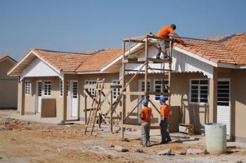 Projeto pioneiro leva eficiência energética para moradias populares 