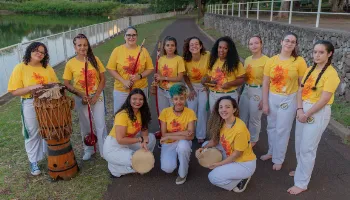 Capoeiristas de Maringá fazem pré-lançamento de álbum em homenagem às mulheres 