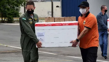 Paraná distribui mais de 500 mil doses de vacinas contra covid-19 para os municípios 
