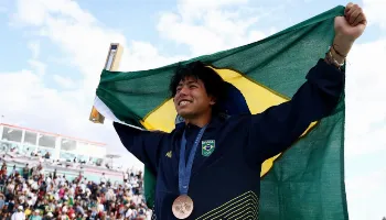 Paranaense Augusto Akio é bronze no Skate Park das Olimpíadas Paranaense Augusto Akio é bronze no Skate Park das Olimpíadas