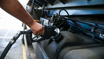 Petrobras anuncia redução de R$ 0,40 no preço do diesel 