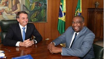 Bolsonaro descarta Feder e anuncia Carlos Decotelli como novo ministro da Educação 