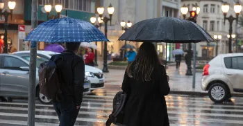 Inmet emite alerta de tempestade para todas as cidades do Paraná nesta terça (26) 