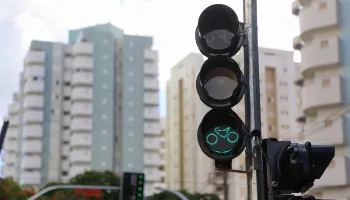 Primeiros semáforos para ciclistas são instalados em Maringá 