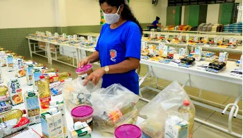 Secretaria de Educação inicia entrega de 18 mil kits de alimentação em Maringá 