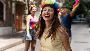 Conheça quatro golpes comuns para ter cuidado durante a folia de carnaval 