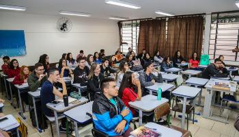 Governo do Paraná cria plano-piloto para retomada do ensino 