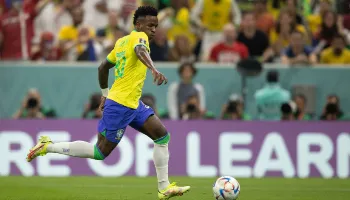 Brasil e Croácia disputam uma vaga nas semifinais da Copa do Mundo nesta sexta (9) 