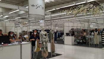 Em menos de um mês após incêndio, shopping atacadista reinaugura em nova estrutura improvisada Em menos de um mês após incêndio, shopping atacadista reinaugura em nova estrutura improvisada