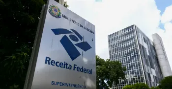 R$ 16 bilhões: Receita Federal paga maior lote de restituição da história nesta terça (30) 