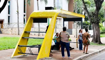 Pontos de ônibus da região central de Maringá começam a ser revitalizados 