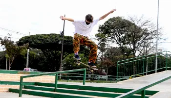 Secretaria de Esporte e Lazer abre inscrições para aulas gratuitas de skate na Vila Olímpica Secretaria de Esporte e Lazer abre inscrições para aulas gratuitas de skate na Vila Olímpica
