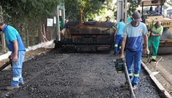 Parte danificada da pista de borracha do Parque do Ingá é pavimentada com asfalto 